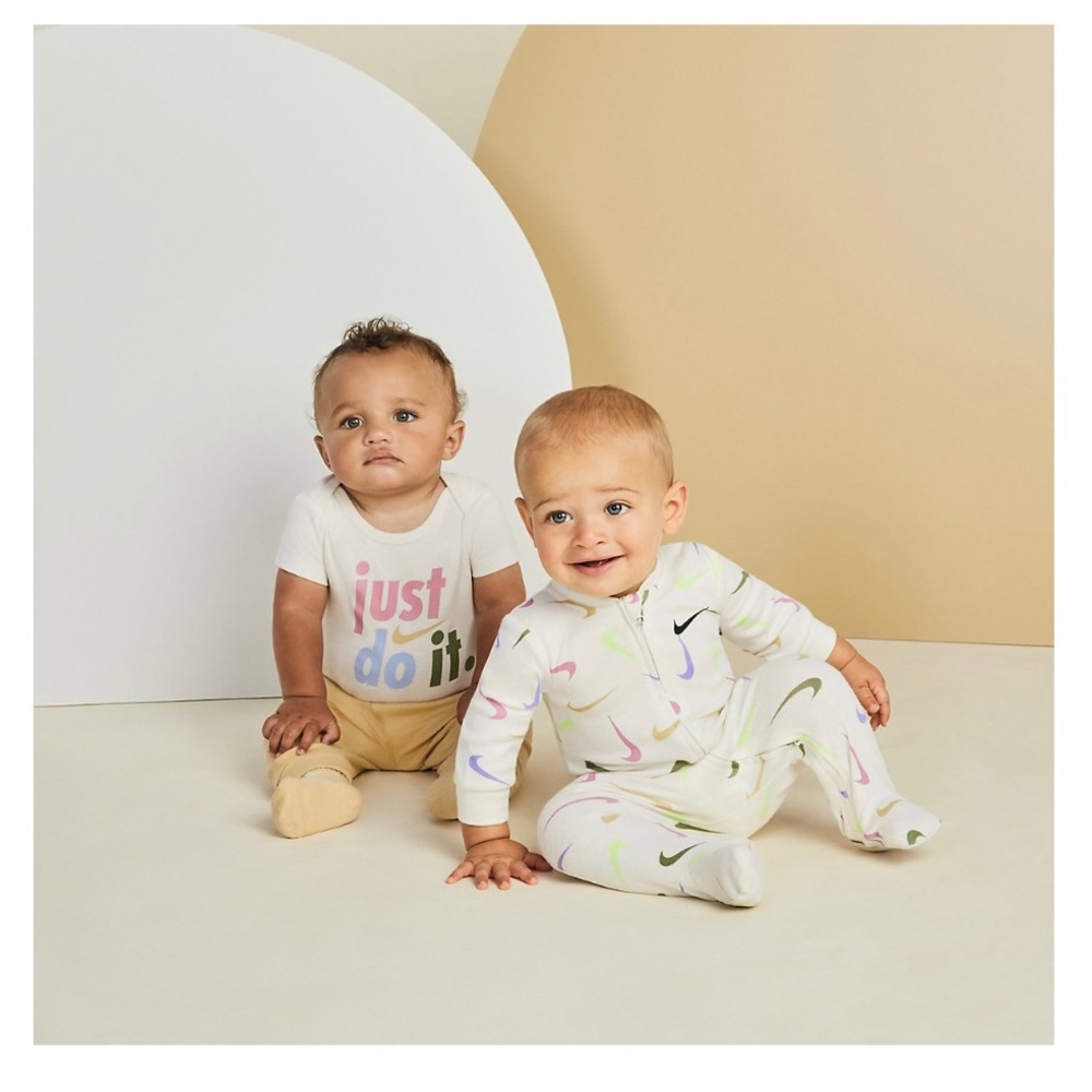 Baby Boys Nike 5-Piece Set. Spring baby outfit - Picture 9 of 15